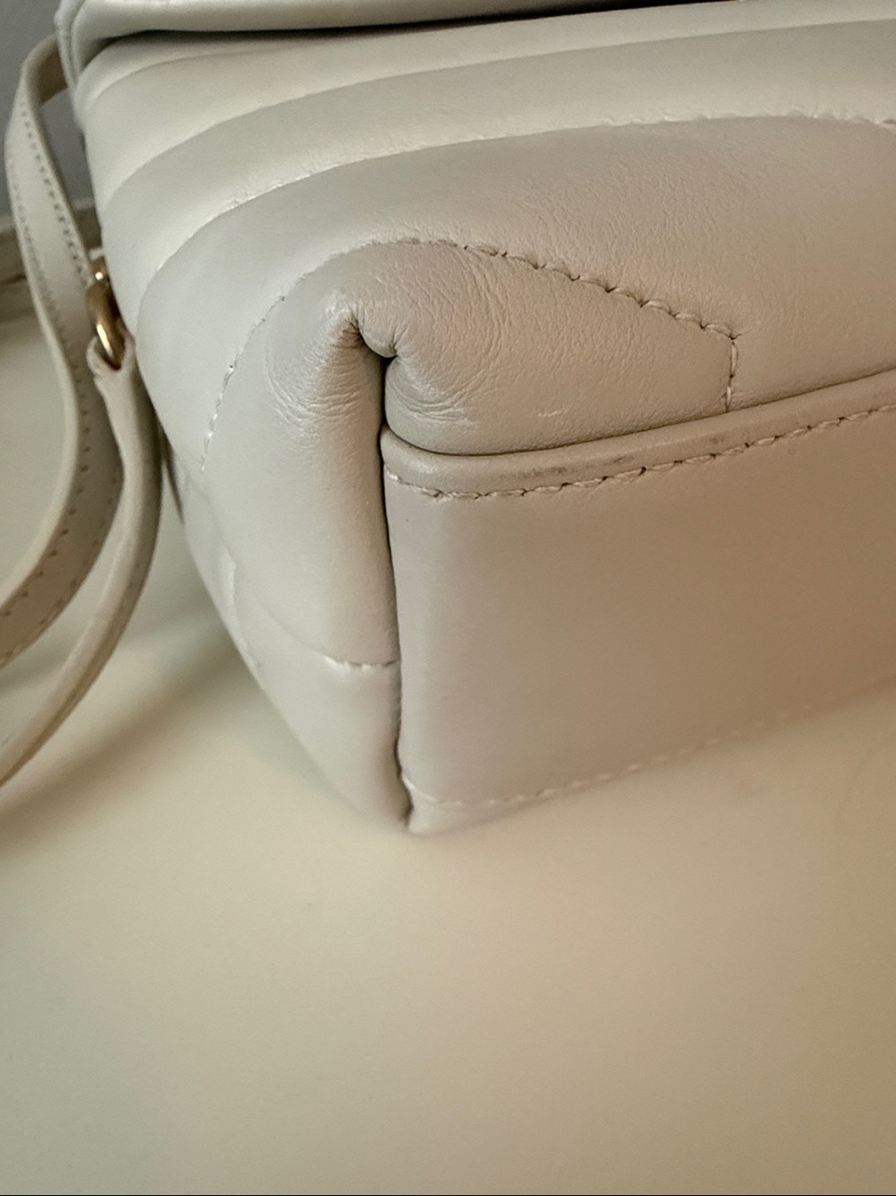 Yves Saint Laurent Cream Crossbody - Picture 4 of 13